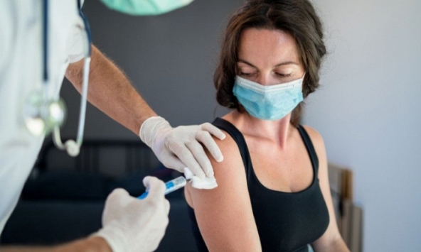 Những nhóm người nào có nguy cơ mắc Covid-19 cao dù đã tiêm đủ vaccine?