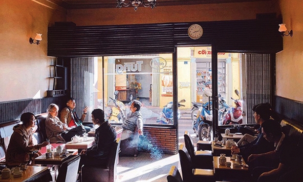 Ta thấy gì trong những quán cà phê