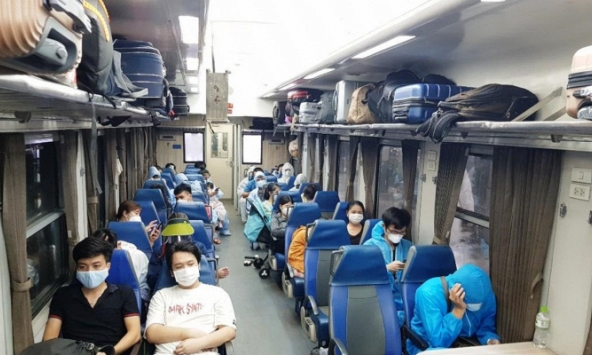 Từ 31/10, khách đi tàu chỉ cần khai báo y tế điện tử trên PC-COVID