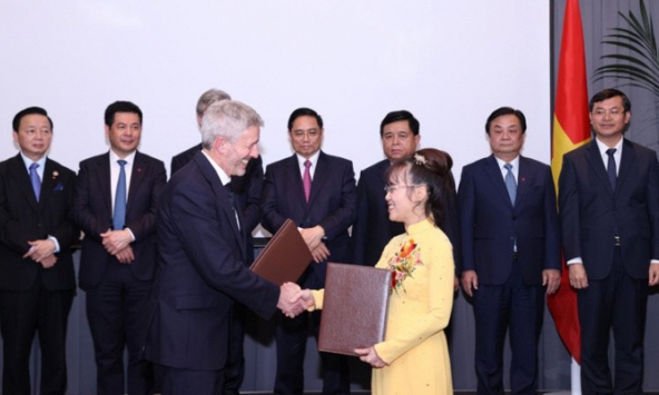 Tập đoàn của tỷ phú Nguyễn Thị Phương Thảo ký nhiều hợp tác với doanh nghiệp Anh 