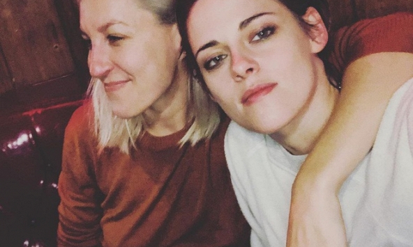 Kristen Stewart đính hôn với bạn gái đồng tính