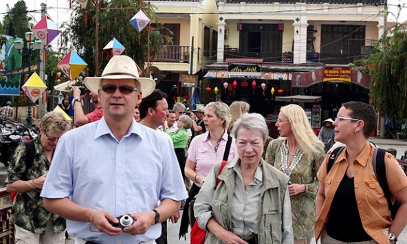 Phó Thủ tướng đồng ý lộ trình thí điểm 3 giai đoạn đón khách quốc tế