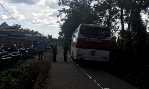 Xe đưa đón học sinh không đóng cửa, 1 học sinh rơi xuống đường tử vong