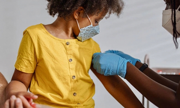 Vì sao nhiều nước chưa tiêm vaccine Covid-19 cho trẻ dưới 5 tuổi?