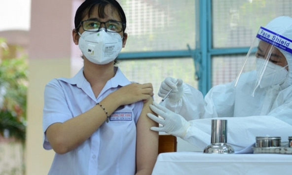 Cha mẹ cần đưa trẻ đến bệnh viện nếu gặp các dấu hiệu này sau khi tiêm vaccine Covid-19