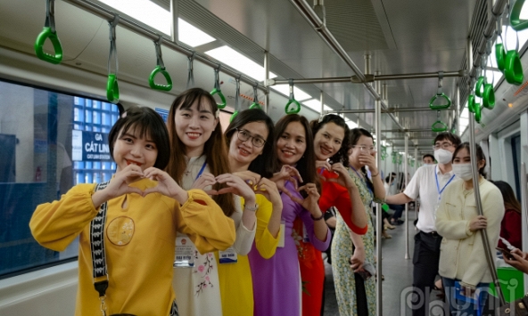 Hào hứng check-in đường sắt trên cao Cát Linh - Hà Đông