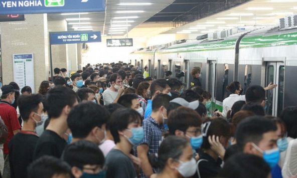 Hanoi Metro thực hiện 4 giải pháp 'nóng' giảm lượng khách tập trung đông đúc khi đi tàu Cát Linh - Hà Đông
