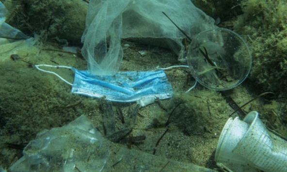 Gần 26.000 tấn rác thải nhựa liên quan đến đại dịch COVID-19 đã bị rò rỉ ra đại dương