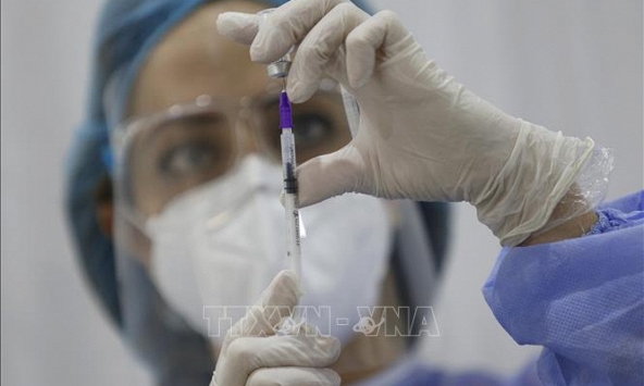 Hiệu quả hai mũi vaccine của hãng Pfizer giảm đáng kể sau 6 tháng