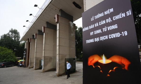 Hàng nghìn hoa đăng sẵn sàng trước Lễ tưởng niệm nạn nhận Covid-19 20h tối nay