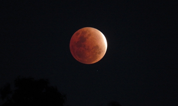 Những hình ảnh ấn tượng về kỳ nguyệt thực dài nhất trong vòng 580 năm 