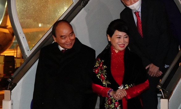 Chủ tịch nước Nguyễn Xuân Phúc đến Geneva, bắt đầu chuyến thăm Thụy Sỹ