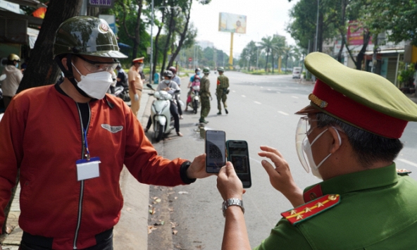 Số ca nhiễm Covid-19 tăng cao trở lại, TP.HCM tăng cường kiểm soát đi lại, lưu trú người dân