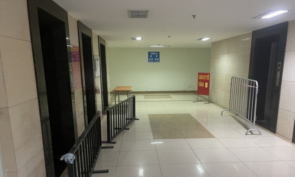 Dân chung cư Hà Nội bức xúc khi bị ‘kẹt cứng’ bởi các quyết định cách ly