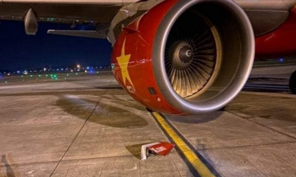 Hai máy bay va chạm tại sân đỗ Nội Bài, phi công bị thu bằng lái