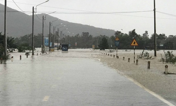 Lũ lớn tại Bình Định, hơn 16.500 căn nhà bị ngập, giao thông chia cắt