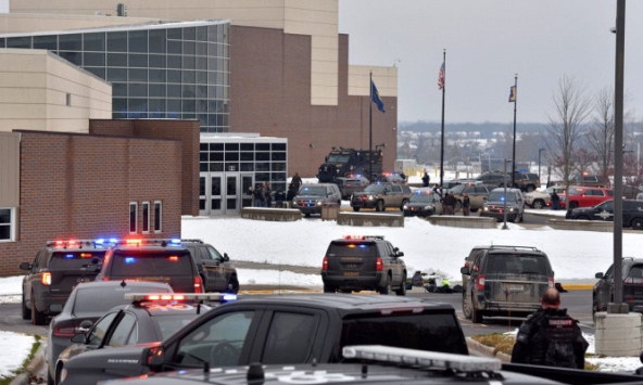 Mỹ: Nam sinh 15 tuổi nổ súng ở trường cấp ba khiến ba người chết