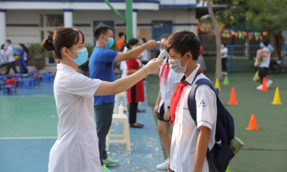 TP.HCM thí điểm cho học sinh lớp 1, 9, 12 đi học trực tiếp từ ngày 13/12