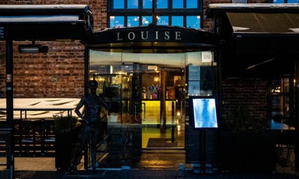 Tiệc Giáng sinh hé lộ về chủng Omicron