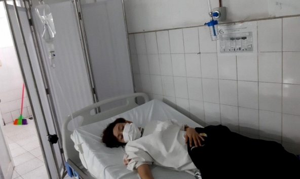 Cô giáo uống thuốc tự tử trước mặt hiệu trưởng ở TP.HCM