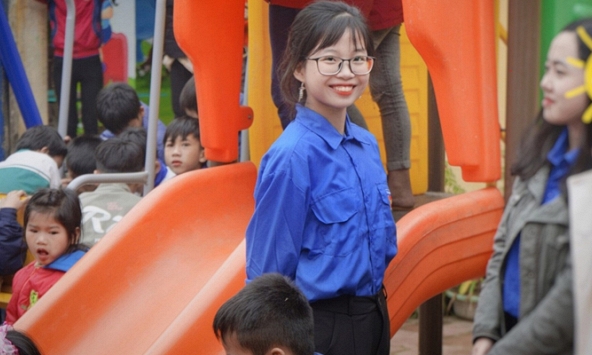 Nữ thủ khoa 21 tuổi của Đại học Kinh tế Quốc dân được đặc cách học tiến sĩ