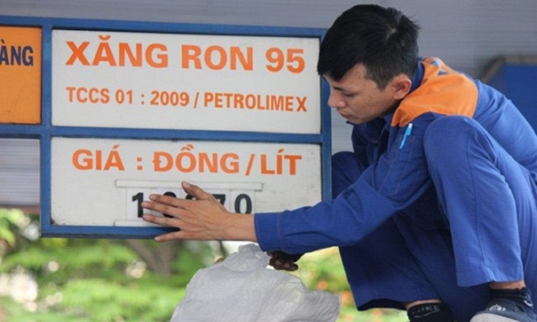 Giá xăng dầu tiếp tục giảm mạnh chiều nay