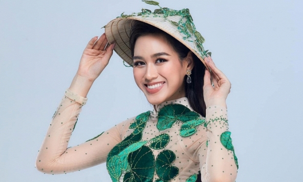 Đỗ Thị Hà diện áo dài 'rau má Thanh Hóa' thi phỏng vấn