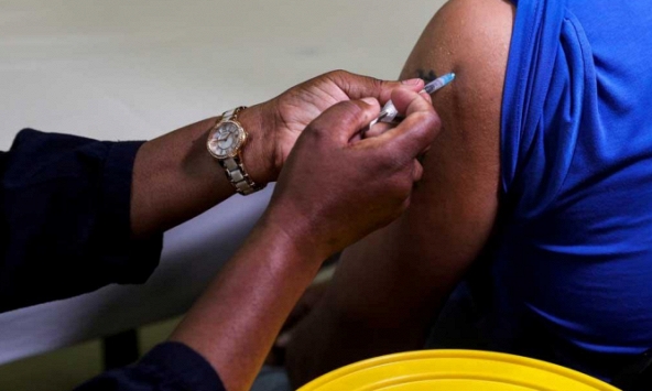 Nhiều nước tính tiêm vaccine mũi 4 vì lo ngại biến thể Omicron