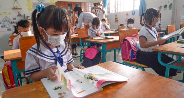 Học sinh lớp 1, 2 làm kiểm tra định kỳ bằng hình thức trực tiếp