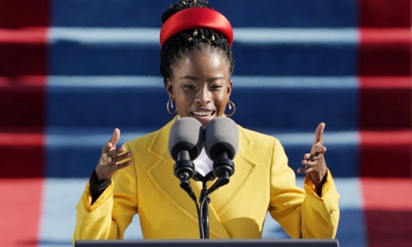 Loạt khoảnh khắc thời trang ấn tượng của năm