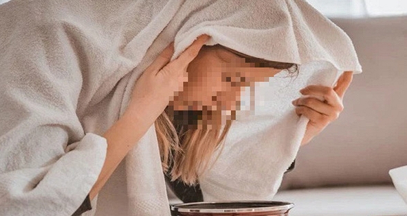 Bé gái 14 tuổi bị bỏng toàn bộ khuôn mặt vì xông lá thuốc phòng Covid-19