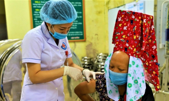 Bắt đầu tiêm mũi 3 vaccine Covid-19 cho người dân