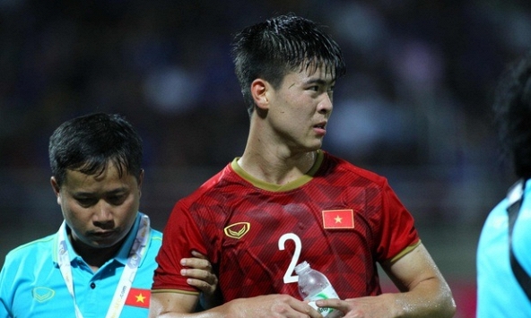 Duy Mạnh nhập viện sau trận thua Thái Lan