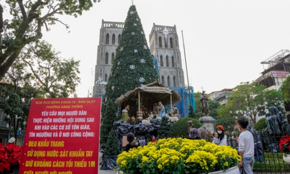 Hà Nội dựng chột cấm nhiều tuyến đường quanh Nhà thờ Lớn, Hồ Gươm trong đêm Noel