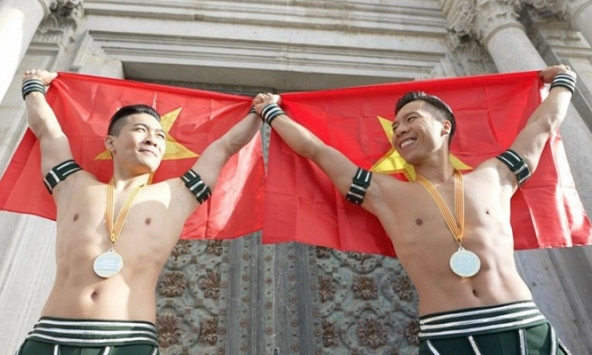 Quốc Cơ - Quốc Nghiệp xác lập kỷ lục Guinness mới tại Tây Ban Nha