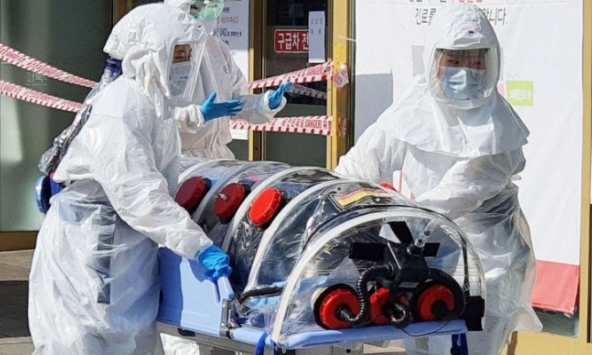 Chuyên gia Singapore: Biến chủng Omicron có thể gây ra làn sóng Covid-19 lớn năm 2022