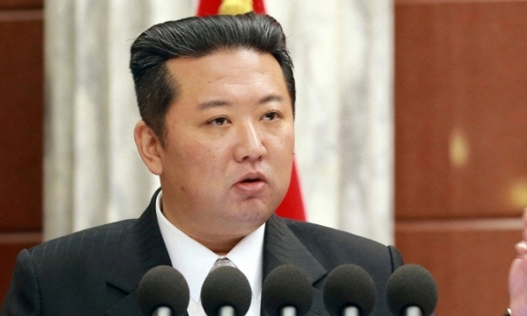 Chủ tịch Triều Tiên Kim Jong-un xuất hiện với ngoại hình gầy 'chưa từng thấy'