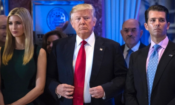 Tổng chưởng lý New York triệu tập ông Trump và 2 người con