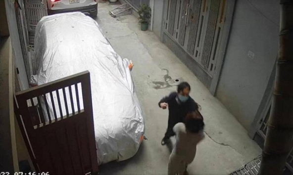  Phó vụ trưởng của Bộ TN&MT nói gì sau khi đánh phụ nữ vì tranh cãi chỗ đỗ ô tô