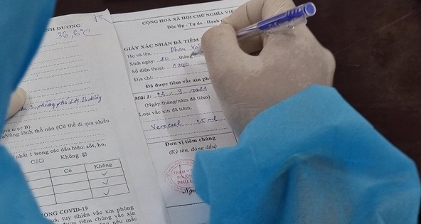 Giấy xác nhận tiêm vaccine COVID-19 mới để chỗ cho 7 mũi tiêm