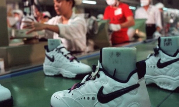 Nhờ đâu Việt Nam vượt Trung Quốc trở thành nơi sản xuất giày Nike lớn nhất thế giới?