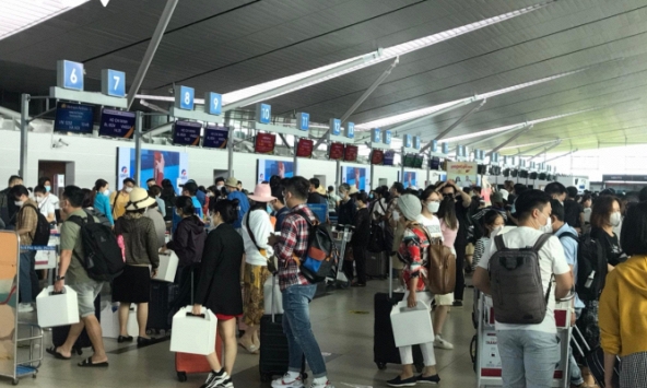 Cục hàng không kiến nghị hạn chế chuyến bay combo về Nội Bài và Tân Sơn Nhất để tránh ùn tắc