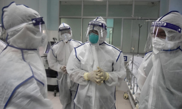 Sử dụng thuốc kháng viêm sai thời điểm có thể khiến nCoV tấn công cơ thể mạnh hơn