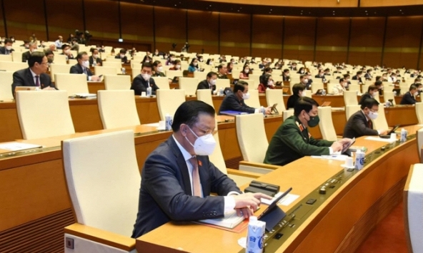 Quốc hội thông qua gói hỗ trợ phục hồi kinh tế chưa từng có