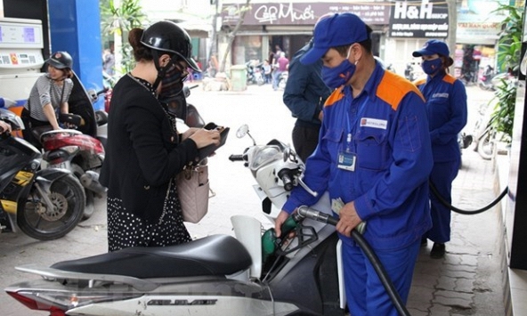 Từ chiều 11/1, xăng, dầu đồng loạt tăng giá