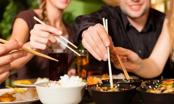 Chuyên gia chỉ ra những thói quen ăn uống có thể khiến bạn bị nhiễm COVID-19