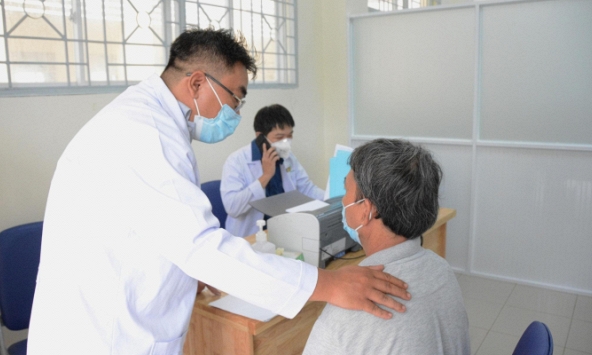 Hàng nghìn bệnh nhân bị hậu COVID-19: Khó thở, rụng tóc, đuối sức