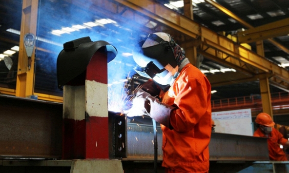 Công nhân xin nghỉ Tết sớm để về quê... cách ly