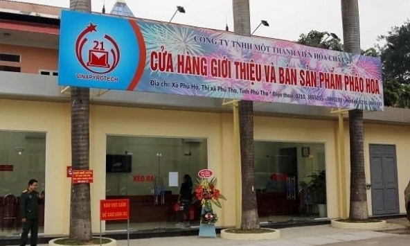 Tết này mua pháo hoa hợp pháp ở đâu? 