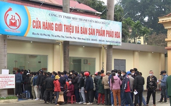 Thị trường 'pháo Z121 chợ đen' đẩy giá lên gấp 2, 3 lần 